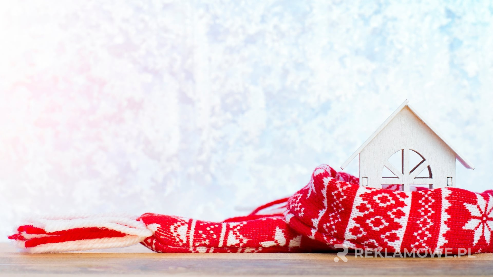 Szaliki reklamowe w procesie dystrybucji