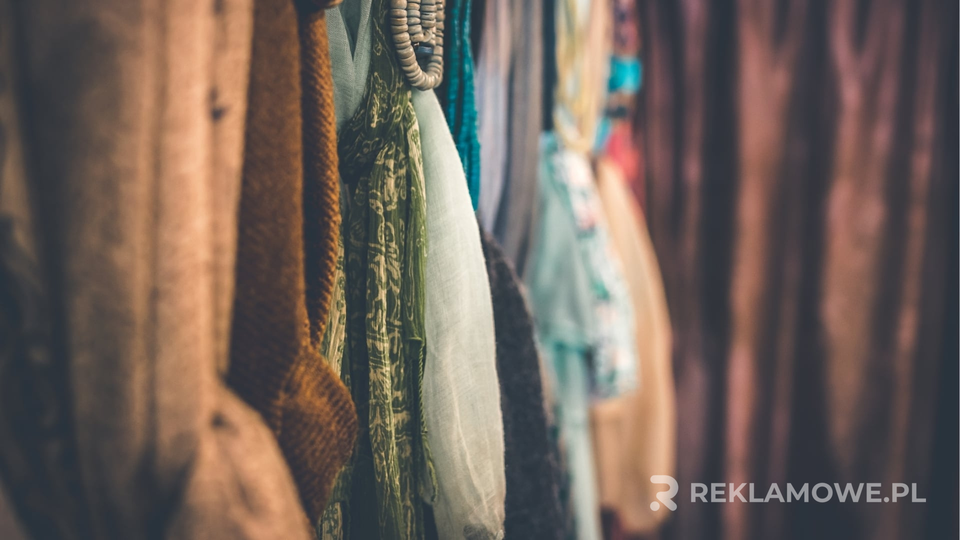 Kreatywne zastosowania szalików reklamowych w codziennym życiu