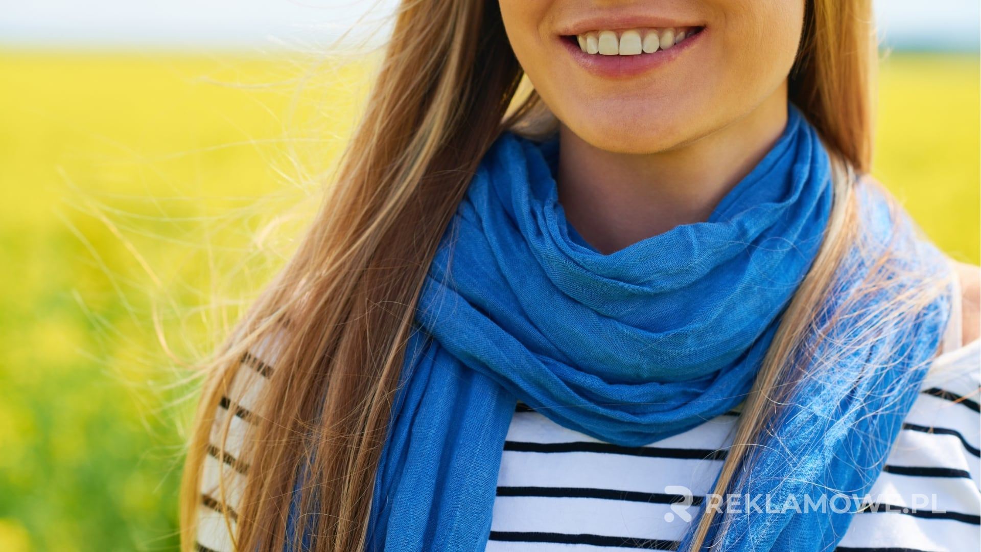 Personalizowane szaliki reklamowe w różnych wzorach