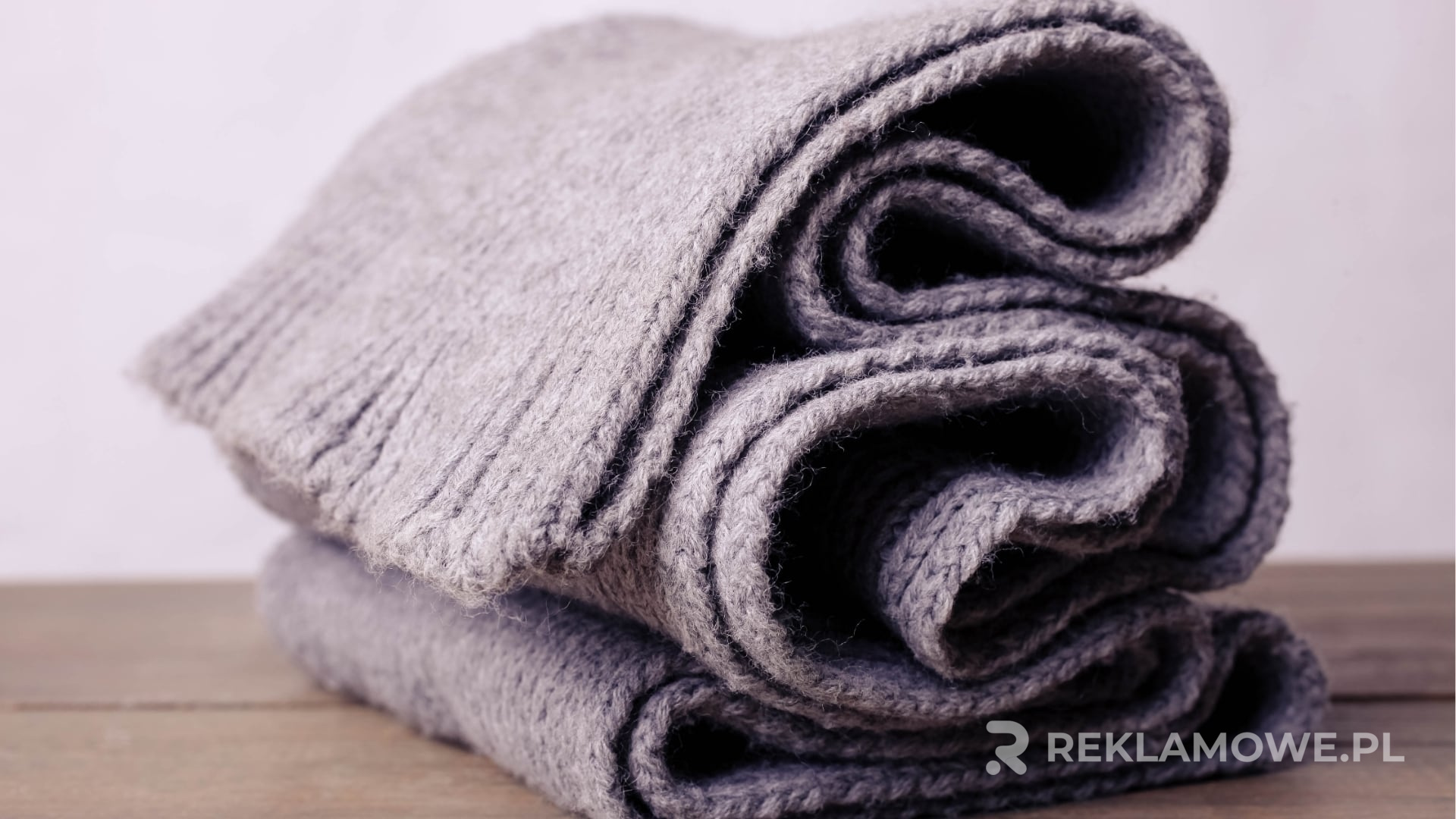 Szalik reklamowy jako gadżet promocyjny