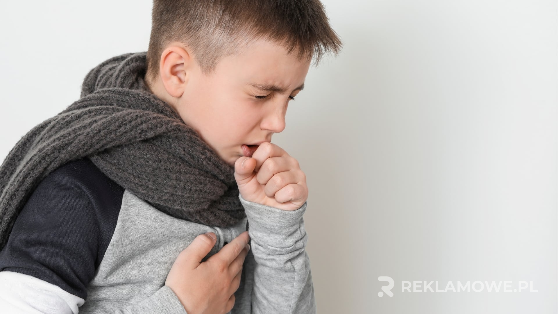 Szaliki reklamowe połączone z innymi gadżetami promocyjnymi w kampanii marketingowej