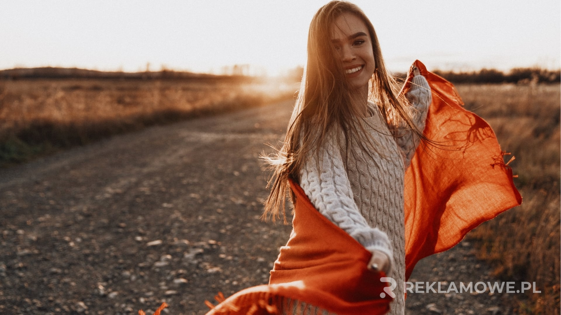 Kolorowe szaliki reklamowe jako element strategii marketingowej